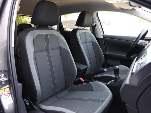 Volkswagen POLO 1.0 TSI Highline 95 pk | Parkeersensoren | Climate control | Navigatie | Cruise control | 16 inch Velgen