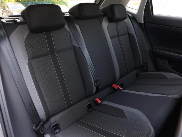 Volkswagen POLO 1.0 TSI Highline 95 pk | Parkeersensoren | Climate control | Navigatie | Cruise control | 16 inch Velgen