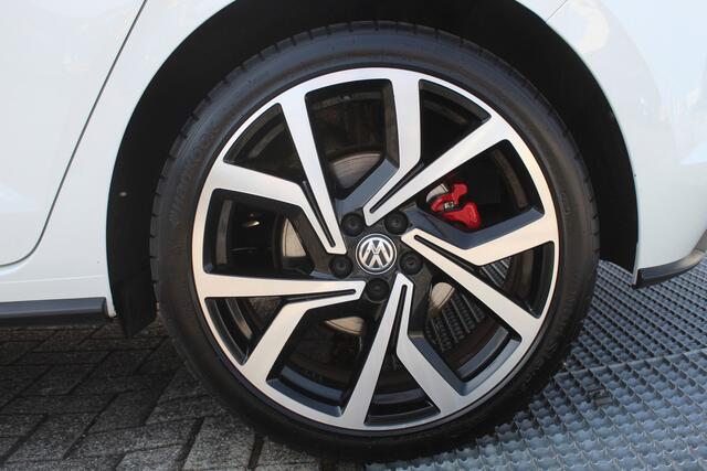 Volkswagen POLO 2.0 TSI GTI Automaat Org. Nederlands/Dealeronderhouden/Panoramadak/Navigatie/Achteruitrijcamera/Virual cockpit/Adaptive cruise control/Climate control/Keyless/Parkeersensoren rondom/DAB/Apple carplay/18'' Lichtmetalen velgen/LED koplampen/Bluetooth.