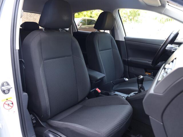 Volkswagen POLO 1.0 TSI Comfortline 95PK | Navigatie | trekhaak | | Cruise control | 16" LMV