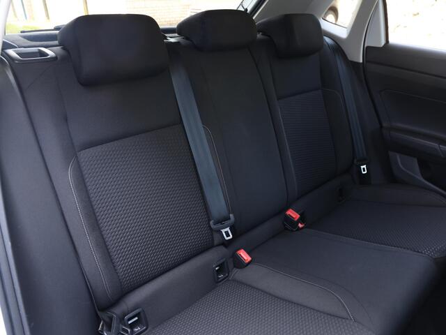 Volkswagen POLO 1.0 TSI Comfortline 95PK | Navigatie | trekhaak | | Cruise control | 16" LMV