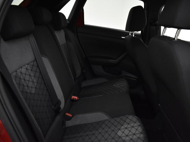 Volkswagen POLO 1.0 TSI 95pk DSG R-Line · Apple/Android Car Play · Navigatie · ACC · Draadloze Telefoonlader · DAB · Elek. Inklapbare Spiegels · Garantie t/m 06-02-2027 of 100.000km