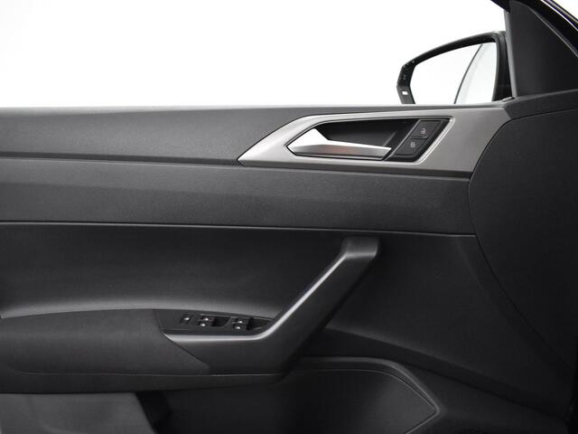 Volkswagen POLO 1.0 Tsi 95pk DSG Highline · Keyless · Apple/Android Car Play · Navi · P-Sensoren · Limiter · 15'' Inch ·