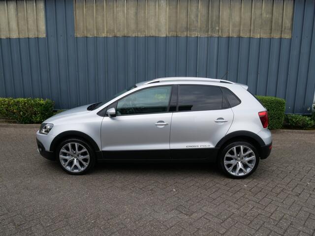Volkswagen POLO 1.2 TSI CROSS POLO **Clima//Lm **