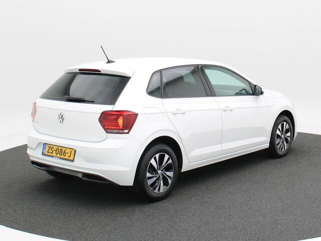 Volkswagen POLO 1.0 TSi 95 Pk Comfortline | Adaptive Cruise | Carplay | Navigatiesysteem | Privacy Glass | Parkeersensoren | Airco | DAB | 15 Inch | 79.283 Km!!