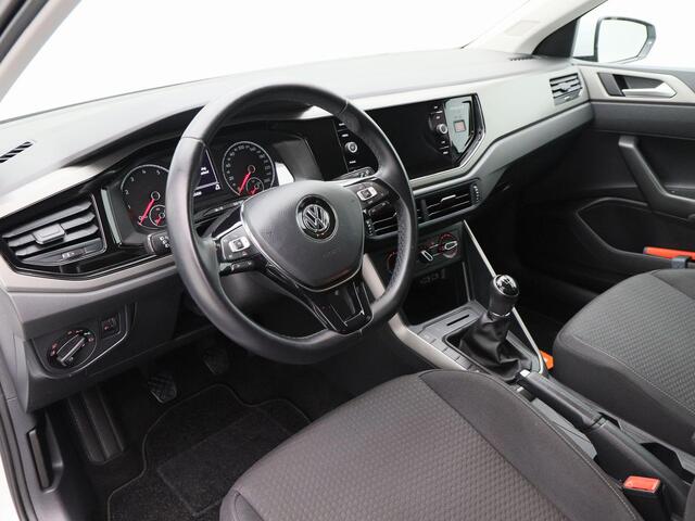 Volkswagen POLO 1.0 TSi 95 Pk Comfortline | Adaptive Cruise | Carplay | Navigatiesysteem | Privacy Glass | Parkeersensoren | Airco | DAB | 15 Inch | 79.283 Km!!