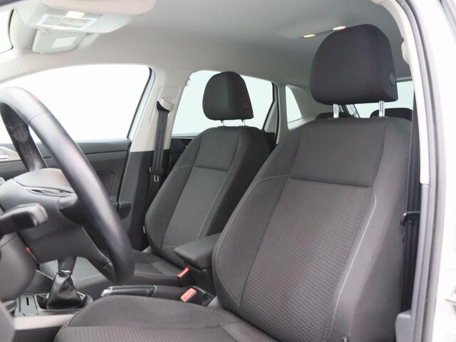Volkswagen POLO 1.0 TSi 95 Pk Comfortline | Adaptive Cruise | Carplay | Navigatiesysteem | Privacy Glass | Parkeersensoren | Airco | DAB | 15 Inch | 79.283 Km!!