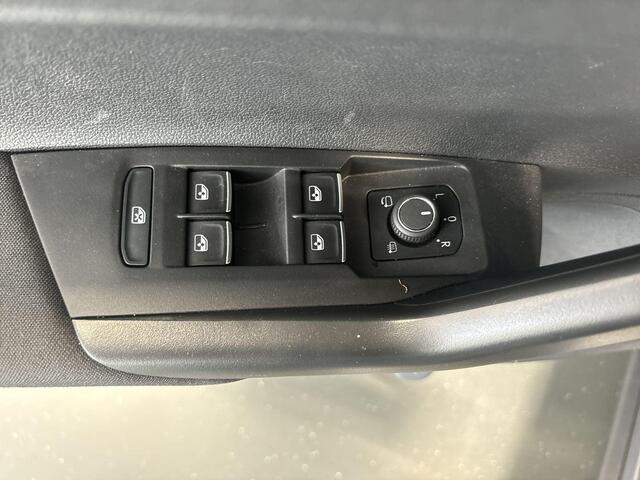 Volkswagen POLO 1.0 Tsi 95pk R-Line · Apple/Android Car Play · Navi · P-Sensoren · Virtual Cockpit · Getint Glas · 16'' Inch · Garantie t/m 26-05-2027 of 100.000km