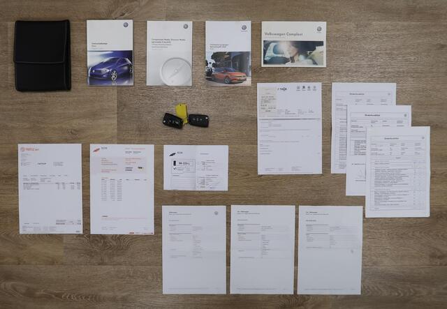 Volkswagen POLO 1.0 TSI Highline R-Line Automaat Panoramadak NL-auto Sportvelgen ACC Navigatie App Connect NAP nette staat Sportstoelen Extra getint glas