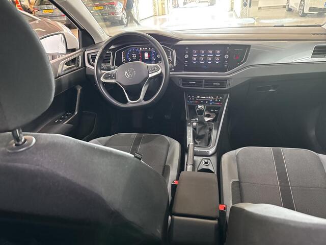 Volkswagen POLO 1.0 TSI Style / PANO/ CAMERA/ PARK. SENSOREN/ IQ. LIGHT/ DIGITAL DASHBOARD/ GETINT GLAS/ NAVI/ CLIMA/ 17" LMV