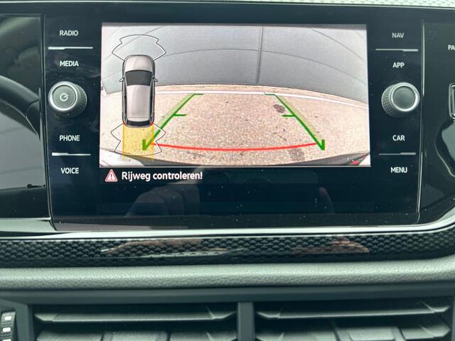 Volkswagen POLO 1.0 TSI Life 95 pk | Navigatie | Parkeersensoren | Achteruitrijcamera | Adaptieve cruise control | LED koplampen | Stoelverwarming |
