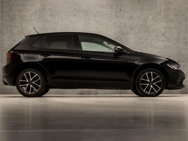 Volkswagen POLO 1.0 TSI Sportline Automaat (VIRTUAL COCKPIT, APPLE CARPLAY, KEYLESS, GROOT NAVI, CLIMATE, SPORTSTOELEN, LM VELGEN, CAMERA, GETINT GLAS, ADAPTIVE CRUISE, NIEUWSTAAT)
