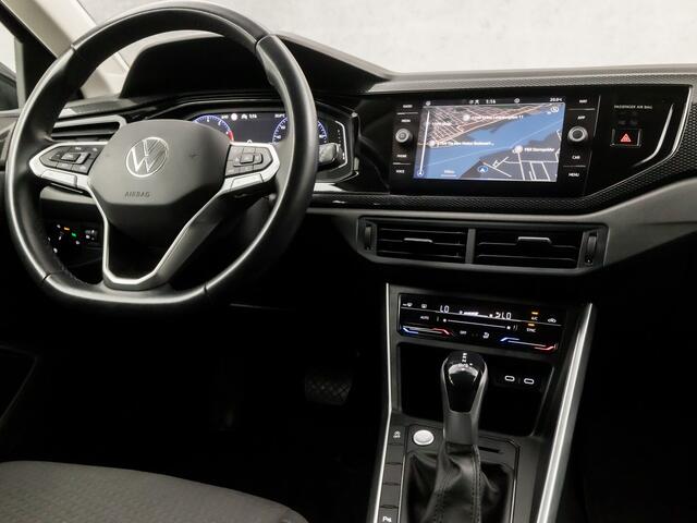 Volkswagen POLO 1.0 TSI Sportline Automaat (VIRTUAL COCKPIT, APPLE CARPLAY, KEYLESS, GROOT NAVI, CLIMATE, SPORTSTOELEN, LM VELGEN, CAMERA, GETINT GLAS, ADAPTIVE CRUISE, NIEUWSTAAT)