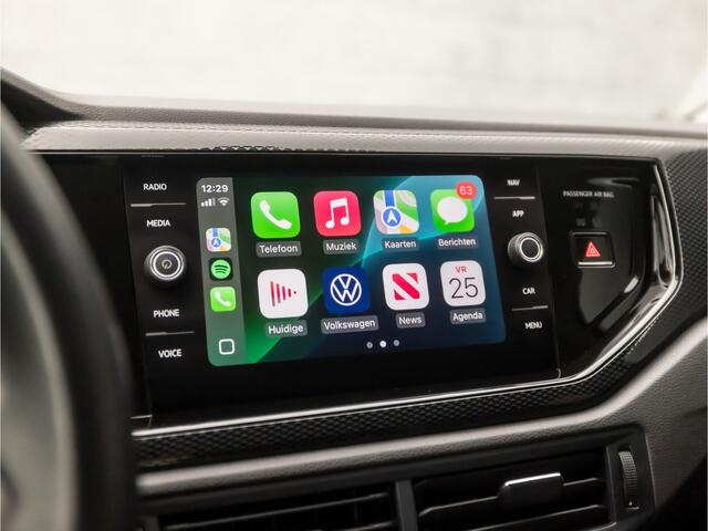 Volkswagen POLO 1.0 TSI Sportline Automaat (VIRTUAL COCKPIT, APPLE CARPLAY, KEYLESS, GROOT NAVI, CLIMATE, SPORTSTOELEN, LM VELGEN, CAMERA, GETINT GLAS, ADAPTIVE CRUISE, NIEUWSTAAT)