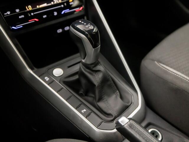 Volkswagen POLO 1.0 TSI Sportline Automaat (VIRTUAL COCKPIT, APPLE CARPLAY, KEYLESS, GROOT NAVI, CLIMATE, SPORTSTOELEN, LM VELGEN, CAMERA, GETINT GLAS, ADAPTIVE CRUISE, NIEUWSTAAT)
