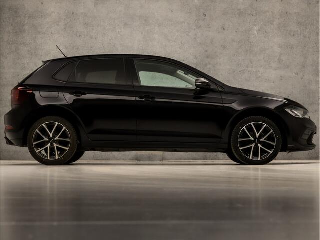 Volkswagen POLO 1.0 TSI Sportline Automaat (VIRTUAL COCKPIT, APPLE CARPLAY, KEYLESS, GROOT NAVI, CLIMATE, SPORTSTOELEN, LM VELGEN, CAMERA, GETINT GLAS, ADAPTIVE CRUISE, NIEUWSTAAT)