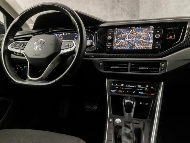 Volkswagen POLO 1.0 TSI Sportline Automaat (VIRTUAL COCKPIT, APPLE CARPLAY, KEYLESS, GROOT NAVI, CLIMATE, SPORTSTOELEN, LM VELGEN, CAMERA, GETINT GLAS, ADAPTIVE CRUISE, NIEUWSTAAT)
