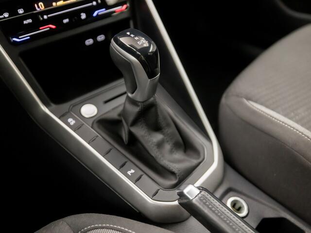 Volkswagen POLO 1.0 TSI Sportline Automaat (VIRTUAL COCKPIT, APPLE CARPLAY, KEYLESS, GROOT NAVI, CLIMATE, SPORTSTOELEN, LM VELGEN, CAMERA, GETINT GLAS, ADAPTIVE CRUISE, NIEUWSTAAT)
