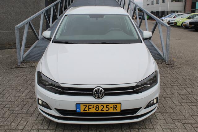 Volkswagen POLO 1.0 TSI Comfortline Navigatie/Adaptive cruise control/Airco/Apple carplay/Multifunctioneel stuurwiel/15'' Lichtmetalen velgen/Elektrische ramen/Elektrisch verstelbare spiegels.