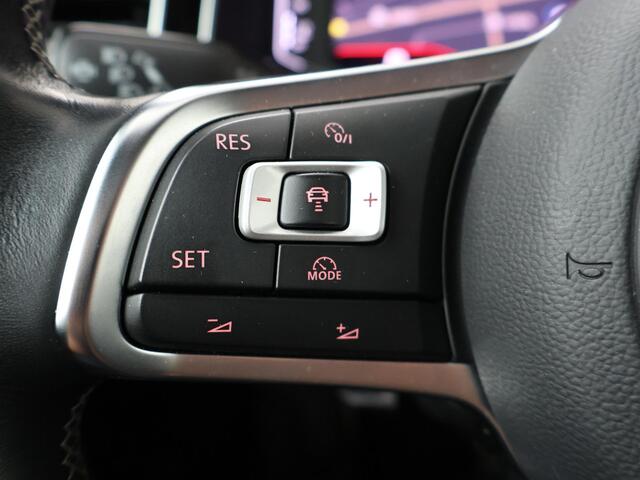 Volkswagen POLO 1.0 TSI Highline Business R | 95 PK | Automaat | Multifunctioneel stuurwiel | Stoelverwarming | Panoramadak |