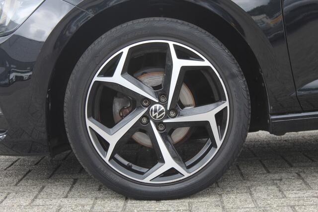 Volkswagen POLO 1.0 TSI Comfortline Navigatie/Adaptive cruise control/Parkeersensoren rondom/Apple carplay/Airco/Orig. NL/NAP/17'' Lichtmetalen velgen.