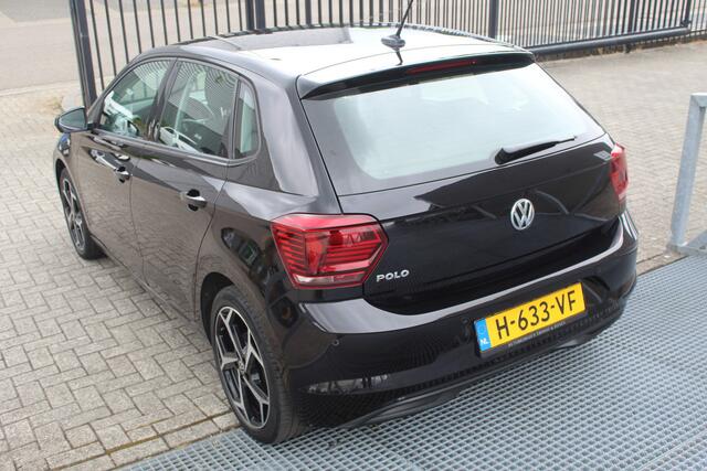 Volkswagen POLO 1.0 TSI Comfortline Navigatie/Adaptive cruise control/Parkeersensoren rondom/Apple carplay/Airco/Orig. NL/NAP/17'' Lichtmetalen velgen.