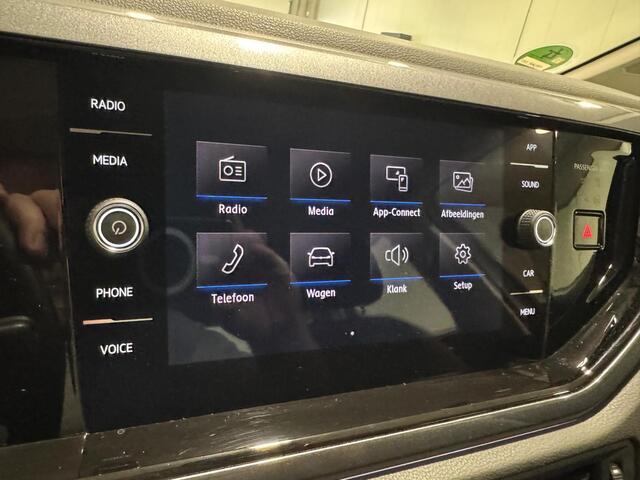 Volkswagen POLO 1.0 TSI Highline | DSG Automaat | LED | Sfeer | Carplay | Camera | Standkachel | Stoelverwarming | Climate | 2 X PDC | Afneembaar Trekhaak | ACC | Stuurbediening | Dealer Onderhouden | Garantie