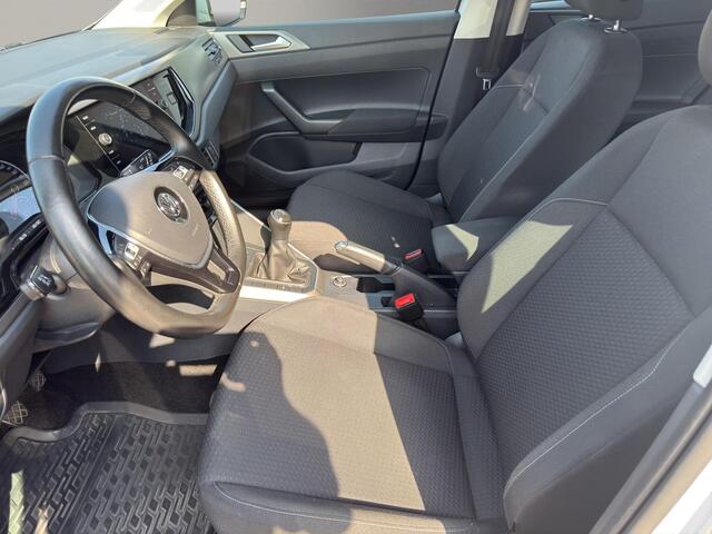 Volkswagen POLO 1.0 MPI Comfortline | Navi | Airco (automatisch) | Verwarmde voorstoelen | Camera | Parkeersensors V+A | 5Drs |