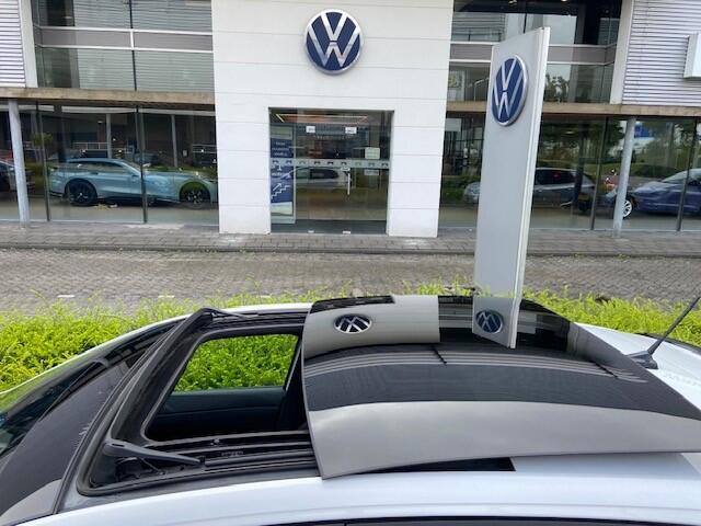 Volkswagen POLO 1.0 TSI R-Line /DSG/ Digitale Cockpit/ Matrix Led/ Panoramadak/ R Line Int + Ext/ / facelift/ Clima/ Navi/ Parkeersensoren/ 18 lmv