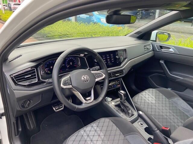 Volkswagen POLO 1.0 TSI R-Line /DSG/ Digitale Cockpit/ Matrix Led/ Panoramadak/ R Line Int + Ext/ / facelift/ Clima/ Navi/ Parkeersensoren/ 18 lmv