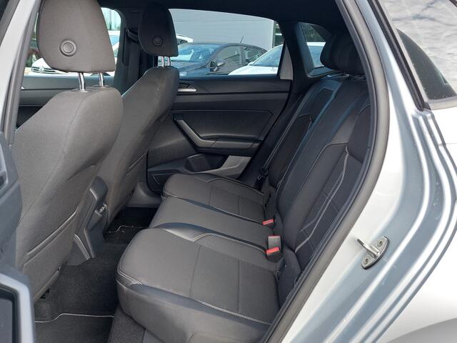 Volkswagen POLO 1.0 TSI 95pk Highline Executive 5-Deurs | Navi | Apple Carplay+Android Auto | Clima | Adap.Cruise | Sfeerverlichting | Licht+Regensensor | Privacy Glass | 16''lm