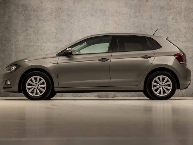 Volkswagen POLO 1.0 TSI Highline Sport Automaat (APPLE CARPLAY, GROOT NAVI, CLIMATE, STOELVERWARMING, SPORTSTOELEN, GETINT GLAS, LM VELGEN, ADAPTIVE CRUISE, NIEUWSTAAT)