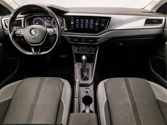 Volkswagen POLO 1.0 TSI Highline Sport Automaat (APPLE CARPLAY, GROOT NAVI, CLIMATE, STOELVERWARMING, SPORTSTOELEN, GETINT GLAS, LM VELGEN, ADAPTIVE CRUISE, NIEUWSTAAT)