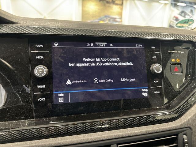 Volkswagen POLO 1.0 TSI 95pk Life Business · Apple/Android Car Play · Navigatie · Alarm · Stoelverwarming · Climatronic · 15'' Inch · Garantie t/m 30-06-2027 of 100.000km