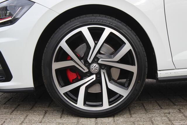 Volkswagen POLO 2.0 TSI GTI Panoramadak/Navigatie/Virtual cockpit/Adaptive cruise control/Climat control/Stoelverwarming/Apple carplay/Parkeersensoren rondom/Draadloze telefoonlader/18'' Lichtmetalen velgen.
