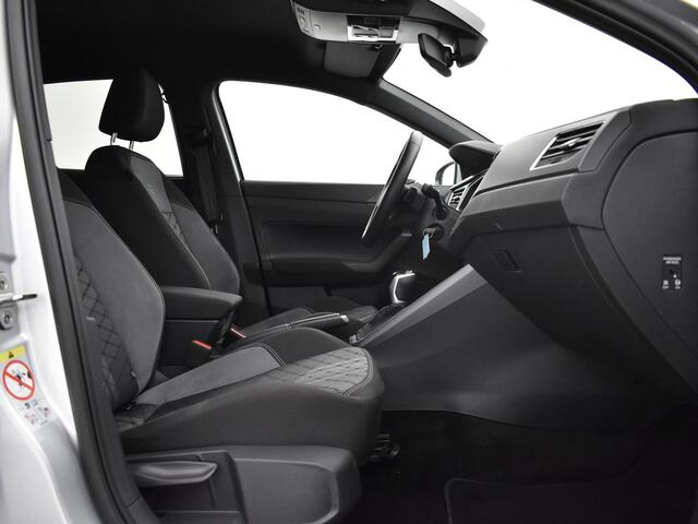 Volkswagen POLO 1.0 Tsi 95pk DSG R-Line · Apple/Android Car Play · Camera · ACC · Climatronic · Getint Glas · 16'' Inch · Garantie t/m 17-11-2028 of 100.000km