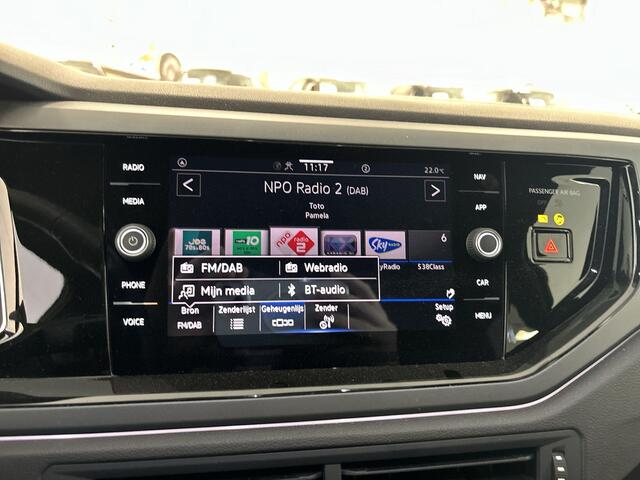 Volkswagen POLO 1.0 TSI 95pk DSG R-Line · Apple/Android Car Play · Camera · P-Sensoren · Getint Glas · 16'' Inch · Garantie t/m 17-11-2028 of 100.000km