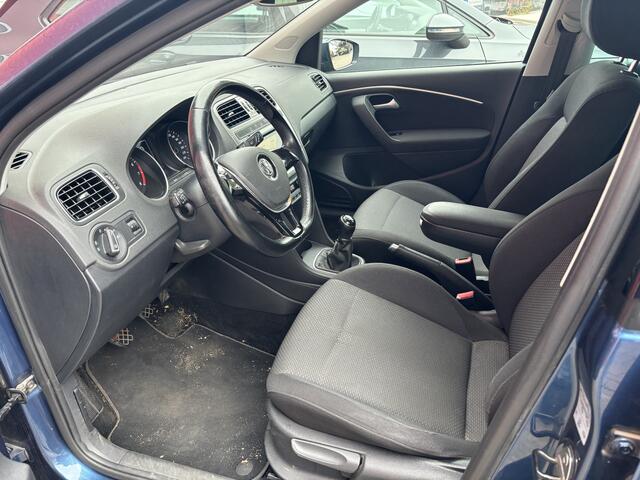 Volkswagen POLO 1.2 TSI Highline TREKHAAK / NAVI / CLIMA / CARPLAY / SPORTSTOEL / NL-AUTO