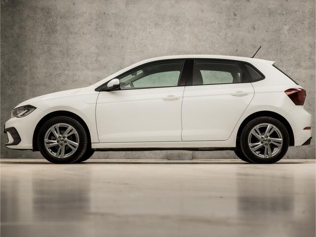 Volkswagen POLO 1.0 Sportline (VIRTUAL COCKPIT, APPLE CARPLAY, STOELVERWARMING, SPORTSTOELEN, CRUISE, LM VELGEN, PARKEERSENSOREN, NIEUWSTAAT)
