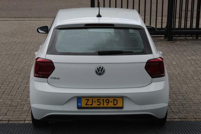 Volkswagen POLO 1.0 TSI Comfortline Navigatie/Adaptive cruise control/Airco/Apple carplay/Elektrische ramen/Elektrisch verstelbare spiegels/15'' Lichtmetalen velgen.