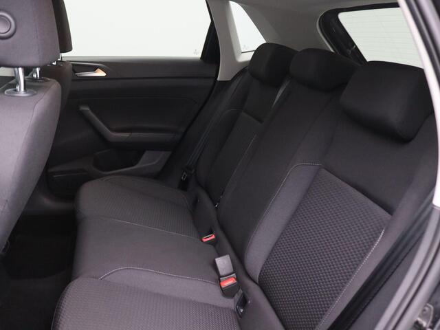 Volkswagen POLO 1.0 TSI R-Line Edition 95PK Achteruitrijcamera, Alarm, Navi, Trekhaak, Adaptieve Cruise Control, PDC voor en achter, 16" LM Velgen