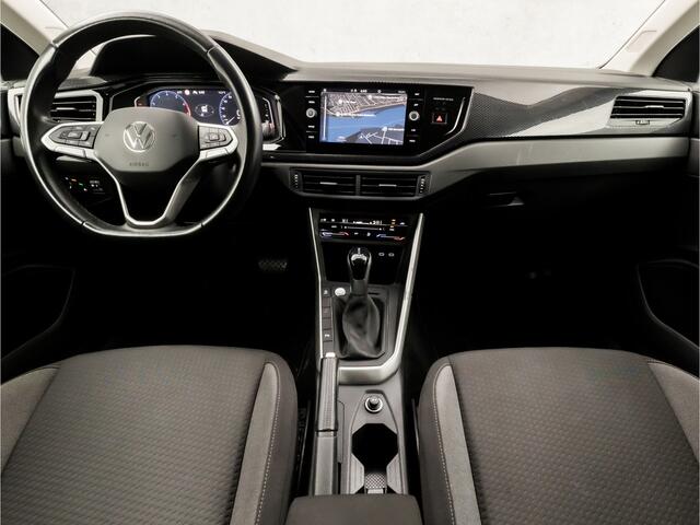 Volkswagen POLO 1.0 TSI Sportline Automaat (VIRTUAL COCKPIT, APPLE CARPLAY, GROOT NAVI, KEYLESS, CLIMATE, CAMERA, LM VELGEN, SPORTSTOELEN, GETINT GLAS, NIEUWSTAAT)