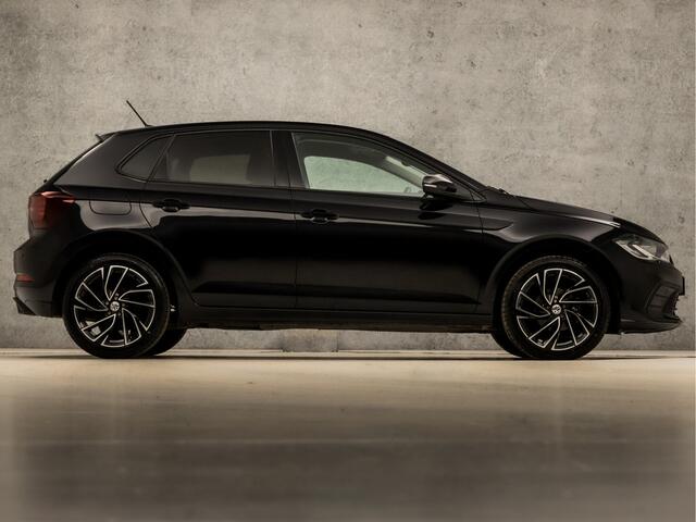 Volkswagen POLO 1.0 TSI Sportline Automaat (VIRTUAL COCKPIT, APPLE CARPLAY, GROOT NAVI, KEYLESS, CLIMATE, CAMERA, LM VELGEN, SPORTSTOELEN, GETINT GLAS, NIEUWSTAAT)