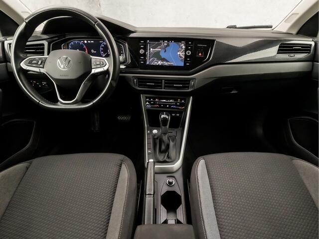 Volkswagen POLO 1.0 TSI Sportline Automaat (VIRTUAL COCKPIT, APPLE CARPLAY, GROOT NAVI, KEYLESS, CLIMATE, CAMERA, LM VELGEN, SPORTSTOELEN, GETINT GLAS, NIEUWSTAAT)