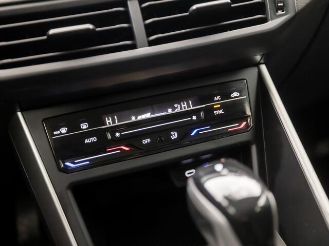 Volkswagen POLO 1.0 TSI Sportline Automaat (VIRTUAL COCKPIT, APPLE CARPLAY, GROOT NAVI, KEYLESS, CLIMATE, CAMERA, LM VELGEN, SPORTSTOELEN, GETINT GLAS, NIEUWSTAAT)