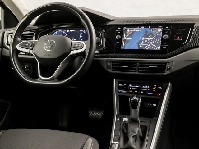 Volkswagen POLO 1.0 TSI Sportline Automaat (VIRTUAL COCKPIT, APPLE CARPLAY, GROOT NAVI, KEYLESS, CLIMATE, CAMERA, LM VELGEN, SPORTSTOELEN, GETINT GLAS, NIEUWSTAAT)