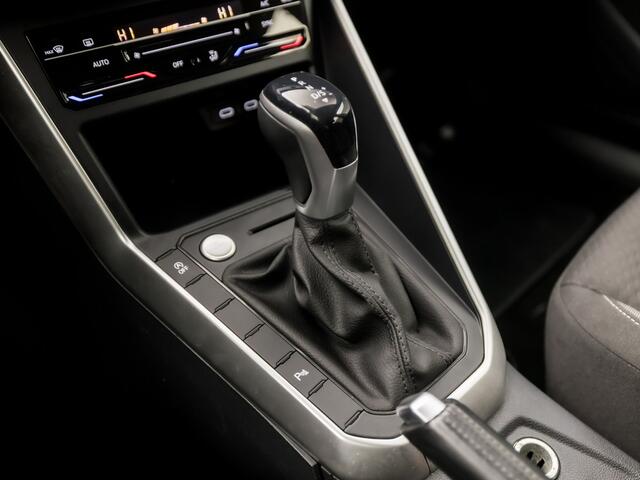 Volkswagen POLO 1.0 TSI Sportline Automaat (VIRTUAL COCKPIT, APPLE CARPLAY, GROOT NAVI, KEYLESS, CLIMATE, CAMERA, LM VELGEN, SPORTSTOELEN, GETINT GLAS, NIEUWSTAAT)