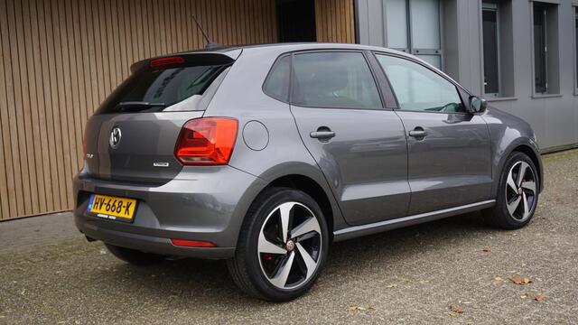Volkswagen POLO 1.0 TSI 110pk Highline 5Drs Navi 17inch LM GTI Clima Cruise Control *Zeer Nette Polo* 108198km!