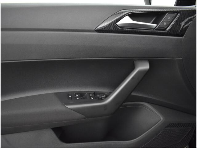 Volkswagen POLO Life Edition 1.0 TSI 95 pk 5 versn. Hand · Achteruitrijcamera · regensensor ·