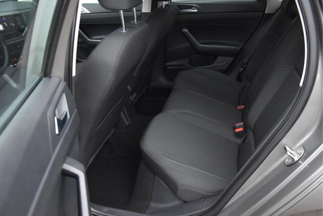 Volkswagen POLO 96 PK TSI Nieuwstaat! ECC PDC stoelverw. Navi Carplay Comfortline Business